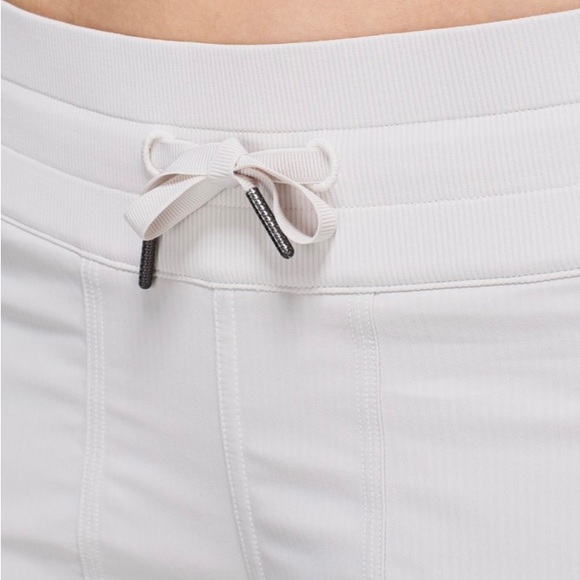 Lululemon NWT Dance Studio Crop *Lined Size 10, Dune - Picture 5 of 9